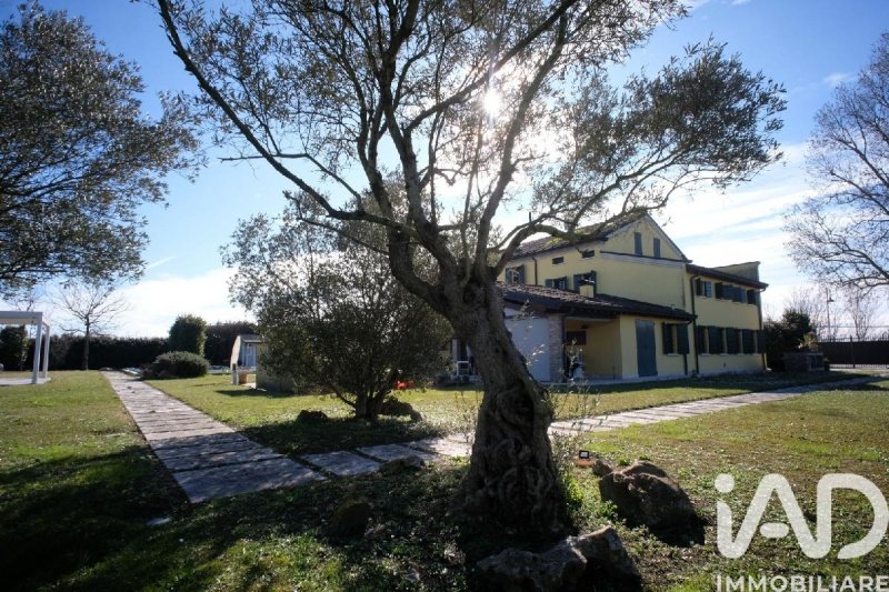 Villa in Novi di Modena