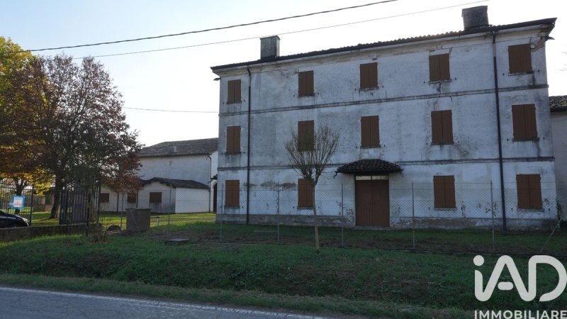 Villa en Cavezzo
