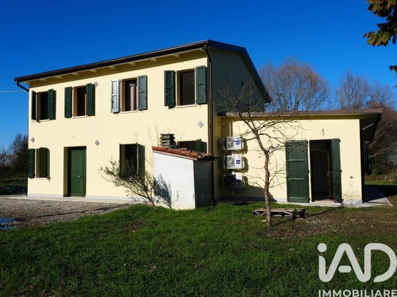 Villa a Novi di Modena