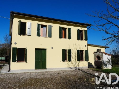 Villa a Novi di Modena