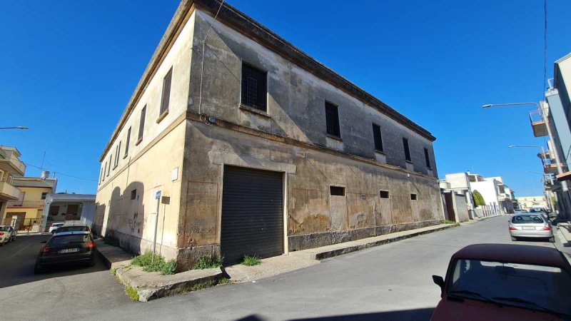 Edificio en Oria