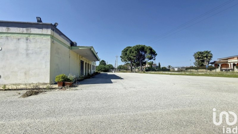 Commercial property in Erchie