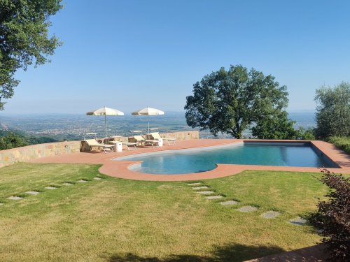 Villa a Massa e Cozzile