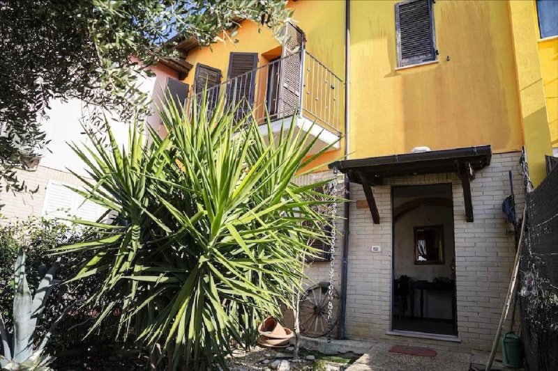 Terraced house in Terre Roveresche