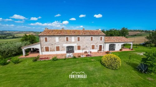 Вилла в Сан-Костанцо