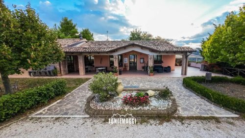 Hus i Colli al Metauro