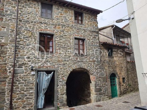 Casa geminada em Borgo a Mozzano