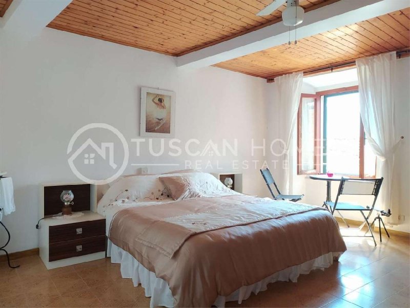 Semi-detached house in Barga