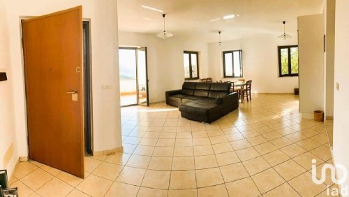 Apartamento em Martirano Lombardo