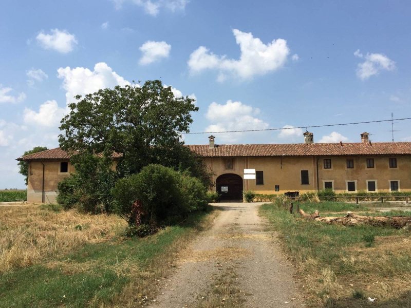 Commercial property in Inveruno