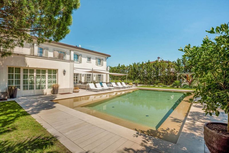 Villa a Forte dei Marmi