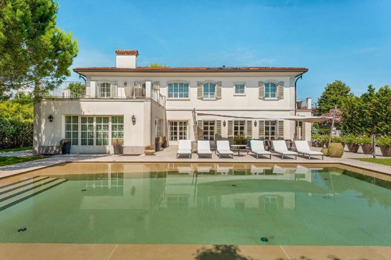 Villa a Forte dei Marmi