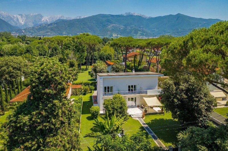 Villa in Massa