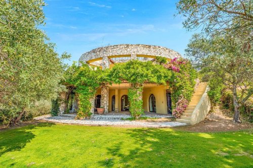 Villa in Montignoso