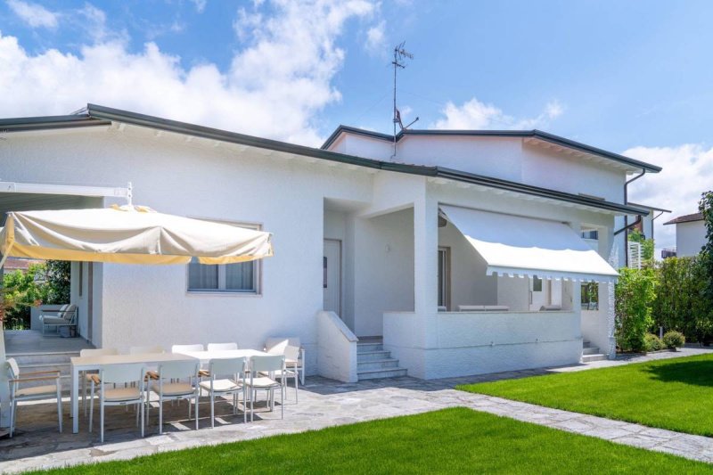 Villa in Montignoso