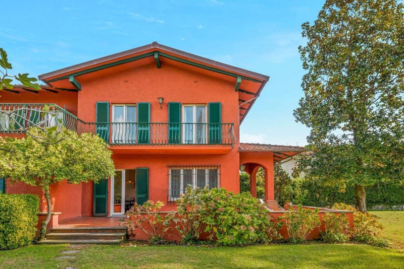 Villa a Forte dei Marmi