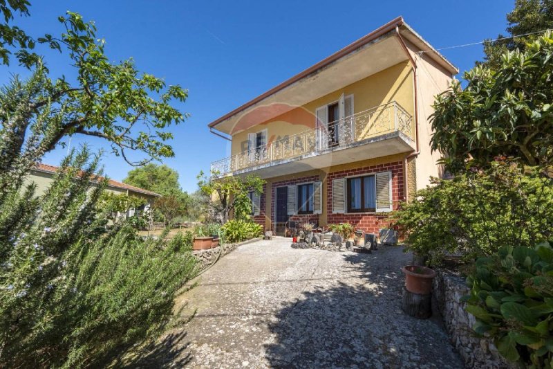 Detached house in Laconi