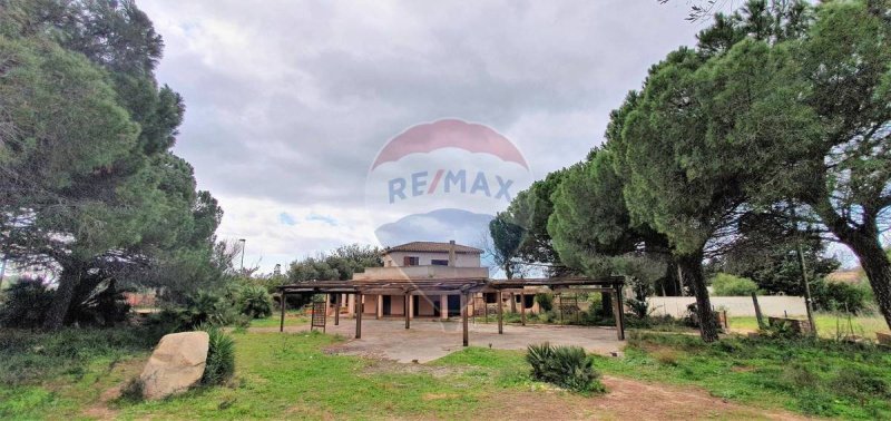 Edifício comercial em Quartu Sant'Elena