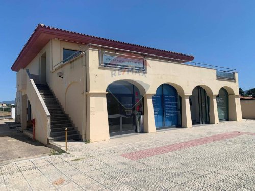 Kommersiell byggnad i Quartu Sant'Elena