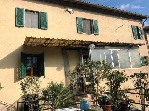 Hus från källare till tak i Siena