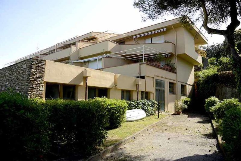 Commercial property in Rosignano Marittimo