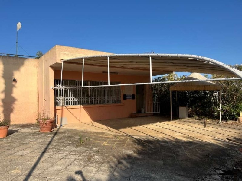 Inmueble comercial en Salve