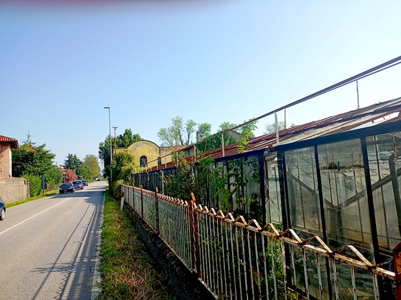 Edifício comercial em Pozzuolo del Friuli