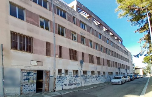 Edifício comercial em Brindisi