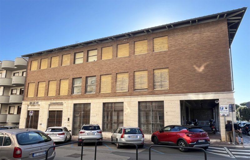 Zakelijk onroerend goed in Cecina