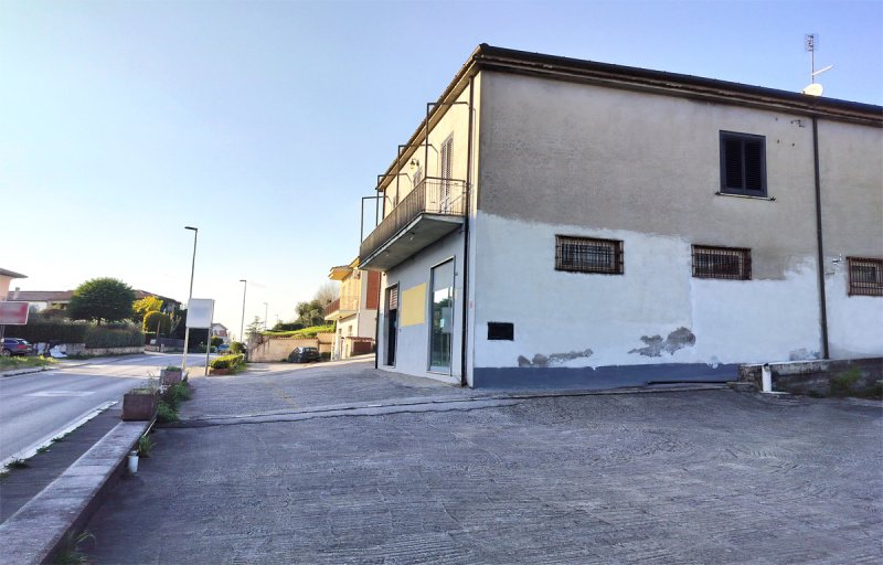 Edifício comercial em Frosinone