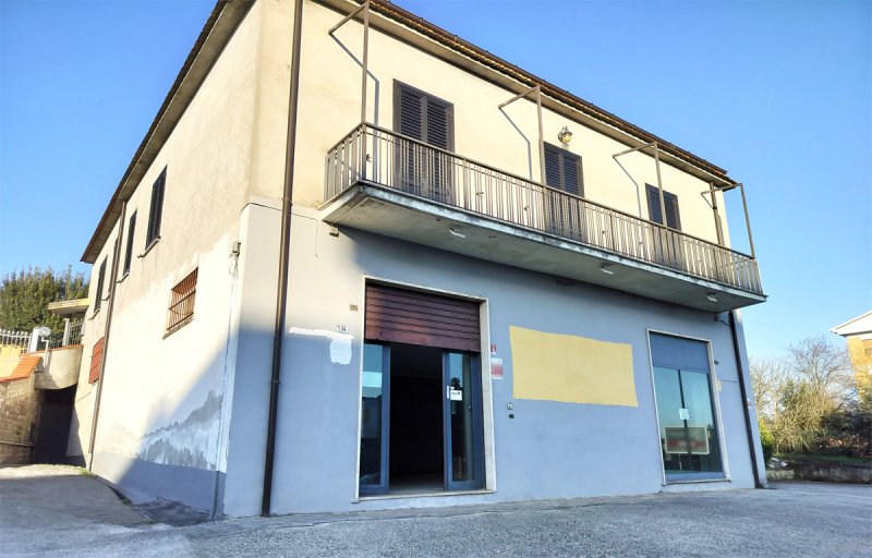 Edifício comercial em Frosinone