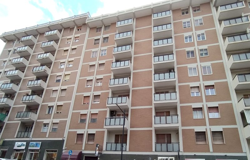 Inmueble comercial en Sácer