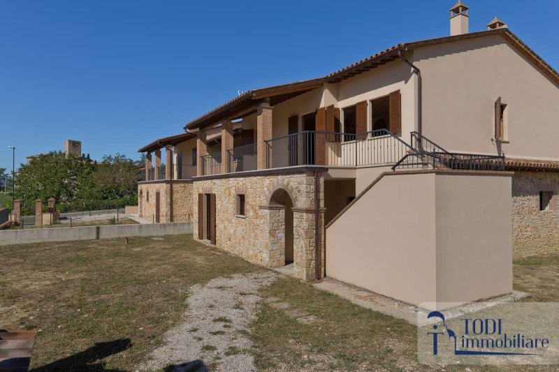 Semi-detached house in Todi