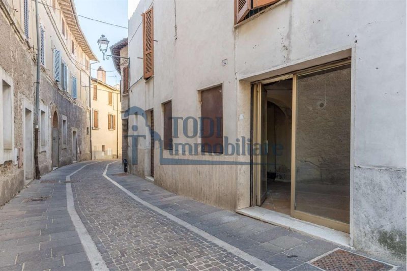 Commercial property in Montecastrilli