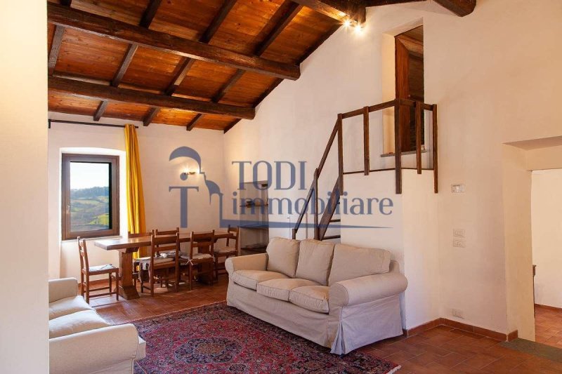 Casa semi indipendente a Todi