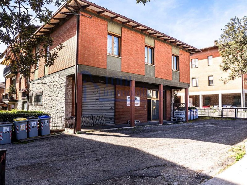 Commercial property in Todi