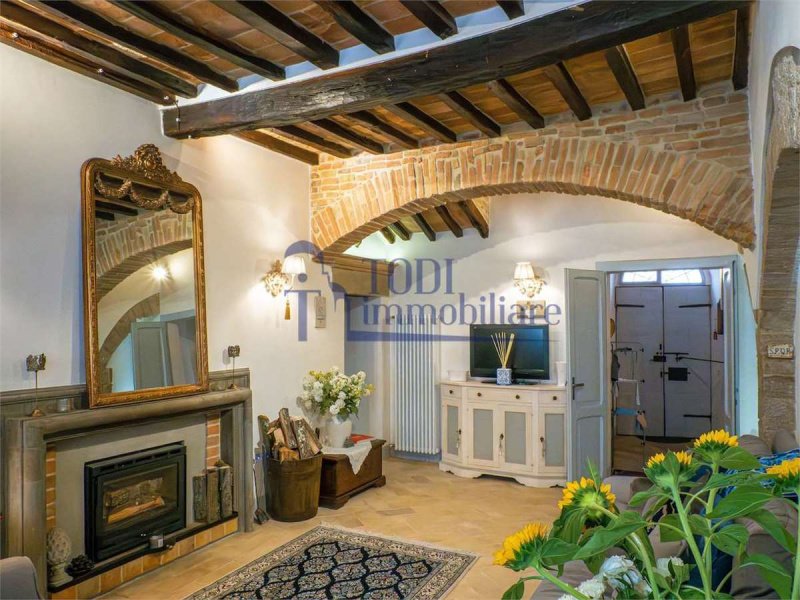 Apartment in Todi