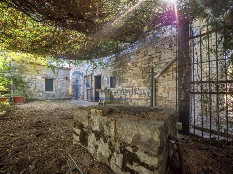 Semi-detached house in Todi