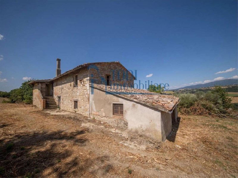 Farmhouse in Todi