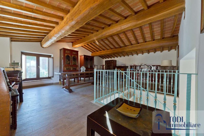 Особняк из двух квартир в Тоди