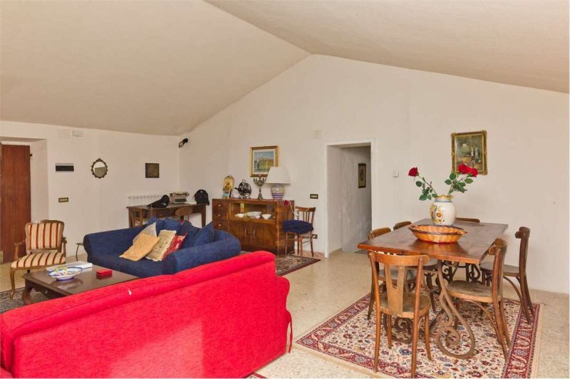 Особняк из двух квартир в Тоди