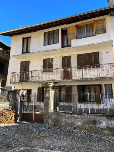 Detached house in Valduggia