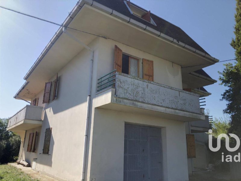 Villa à Colli al Metauro