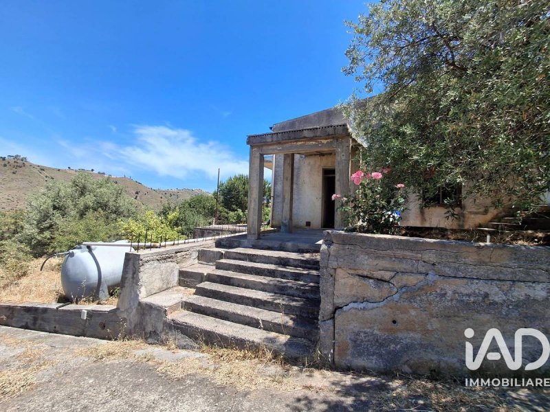Casa independiente en Gratteri