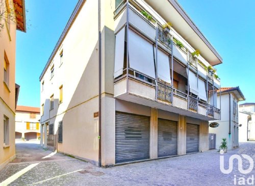 Commercial property in Lazzate