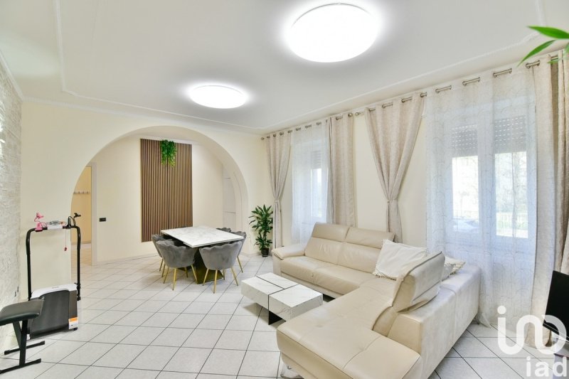 Apartment in Casnate con Bernate