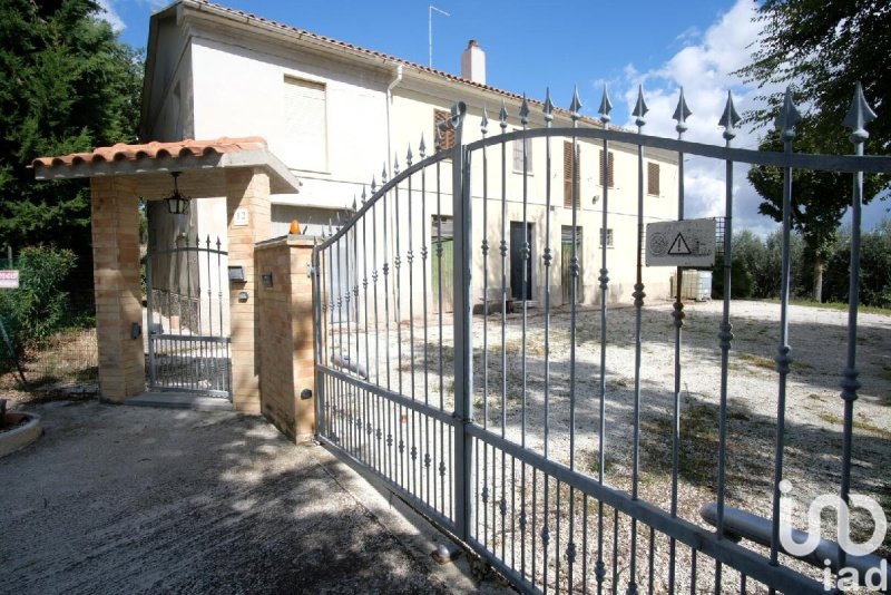 Detached house in Ostra Vetere
