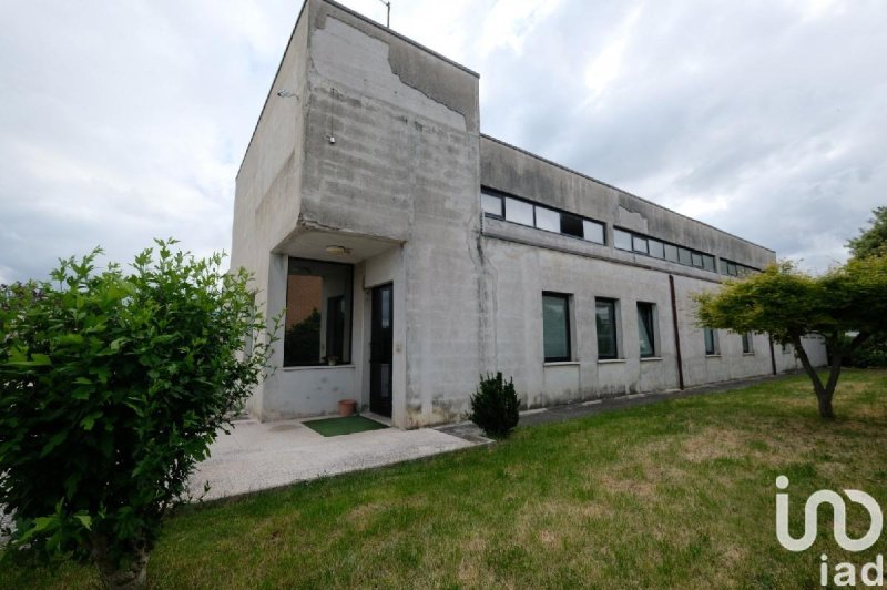 Inmueble comercial en Belvedere Ostrense