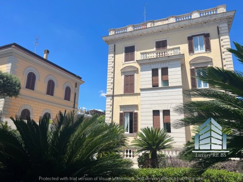 Hus från källare till tak i Rom