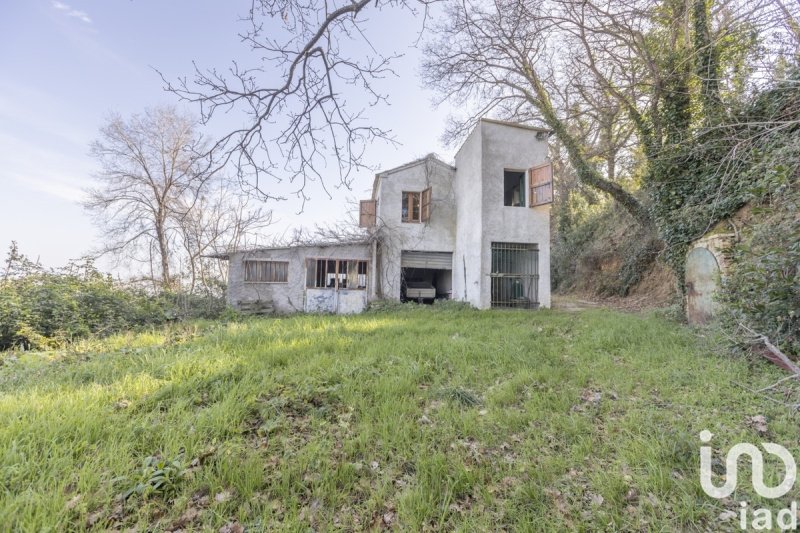 Casa di campagna a Civitanova Marche